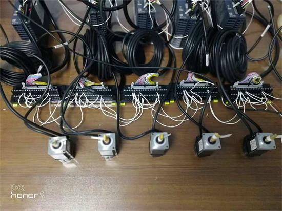 號外！號外_三菱定位新用法：FX5U內(nèi)置32軸總線定位！